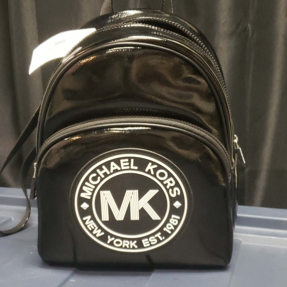 I'm selling this brand new  backpack